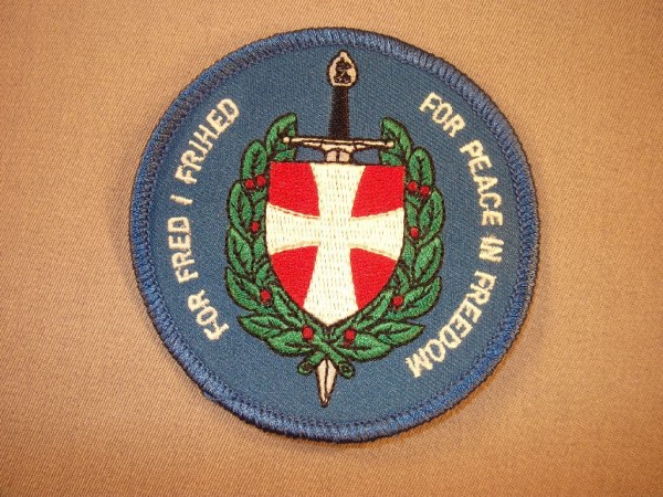 Armabzeichen, For Fred i Frihed - For Peace in Freedom, weiß auf blau