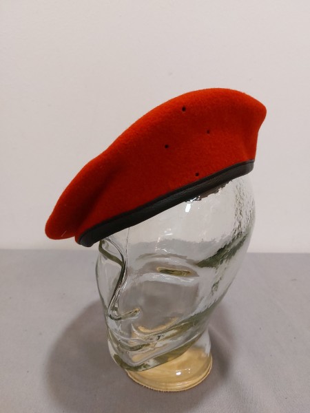 Bundeswehr Barett korallrot Grösse 58