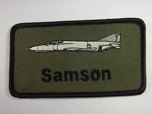 Namenschild Phantom F4, weiß auf oliv maschinengestickt mit Namen Samson