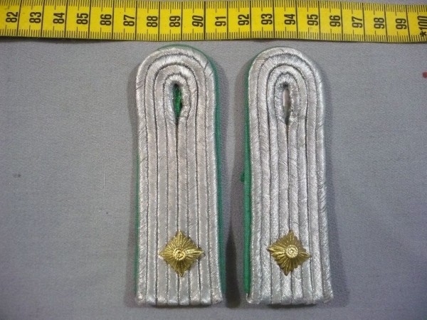 Schulterklappen, Grenztruppen, Unterleutnant, 1goldener Stern, mit Schlaufen, Neu