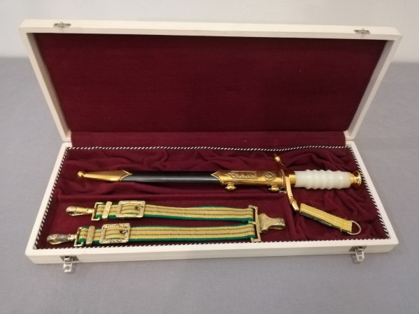 DDR Generalsdolch Grenztruppen mit Gehänge u. Hänger im weißen Etui