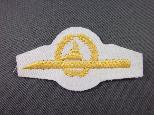 Tätigkeitsabzeichen U-Boot Personal gold auf weiß