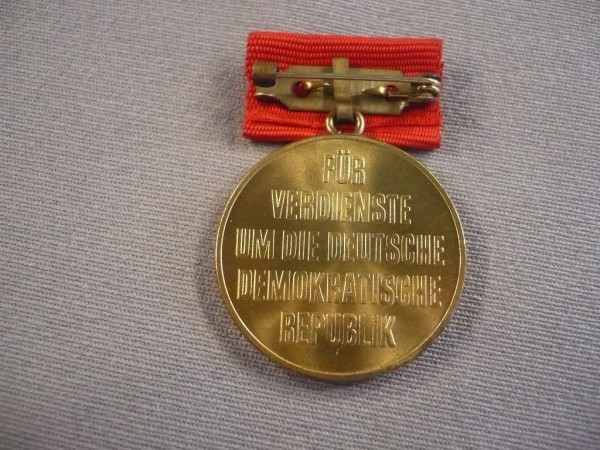 Medaille der Landwirtschaftsausstellung der DDR für hervorragende Leistungen in der Land, Forst, und Nahrungsgüterwirtschaft