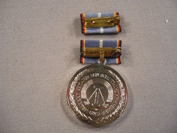 Medaille für langjährige Pflichterfüllung zur Stärkung der Landesverteidigung der DDR in Silver