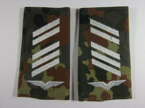 Rangschlaufen Oberstabsgefreiter weiß auf flecktarn mit Schwinge