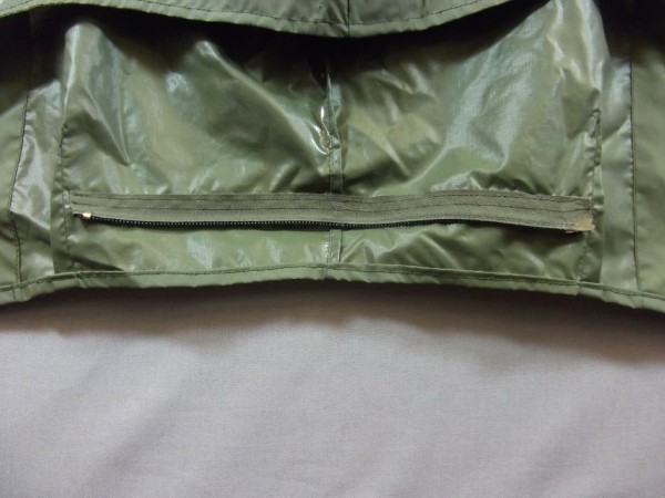 Kapuze, grün, Nylon, mit Reissverschluss zum einestzen in die Feldjacke HMAK 1980