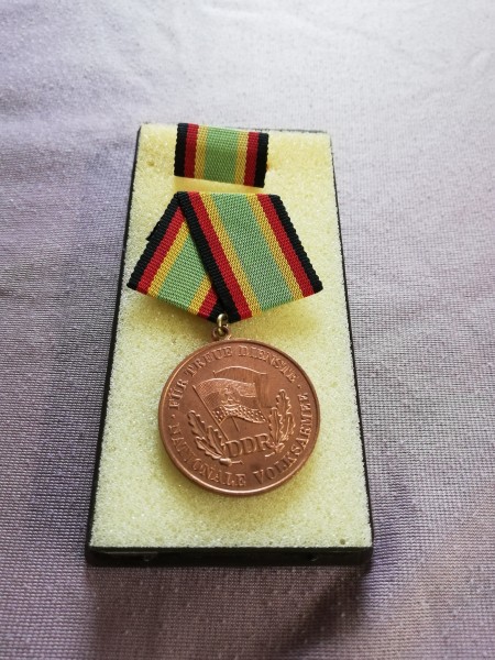 DDR Medaille für treue Dienste in der NVA in Bronze Bartel 151k