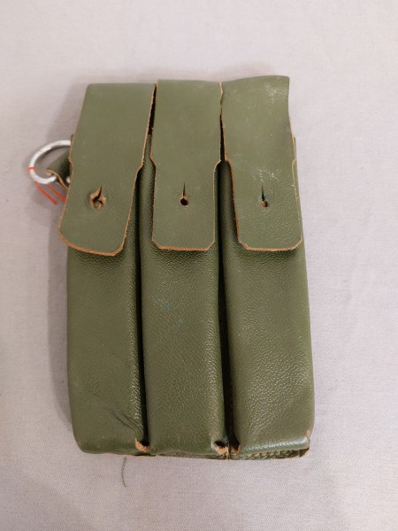 Norwegen - Wehrmacht Magazintasche MP40 für 3 Magazine - Leder grün
