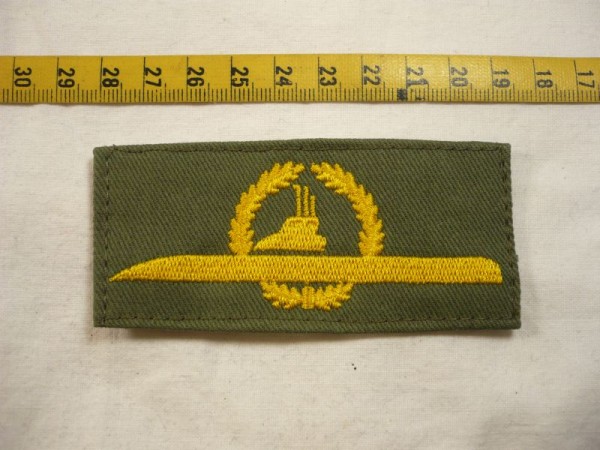 Tätigkeitsabzeichen U-Boot Personal gold auf oliv