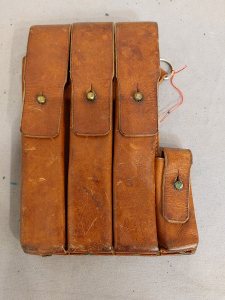 Wehrmacht Magazintasche für 3 Magazine und Lader MP40 braunes Leder