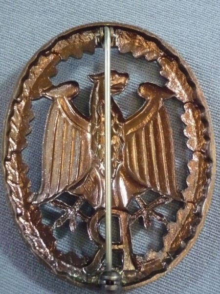 Leistungsabzeichen in Bronze mit R, Metall