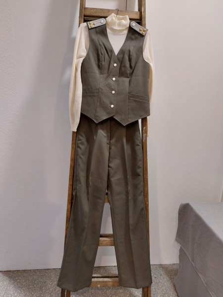 DDR Damen Weste Hose und Pullover Luftwaffe Größe g82 Original