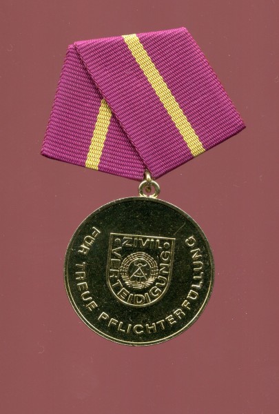 DDR Medaille für treue Pflichterfüllung in der Zivilverteidigung in Gold Bartel 279c