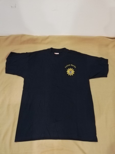 Polizei Berlin T-Shirt in blau mit Abzeichen Grösse Large