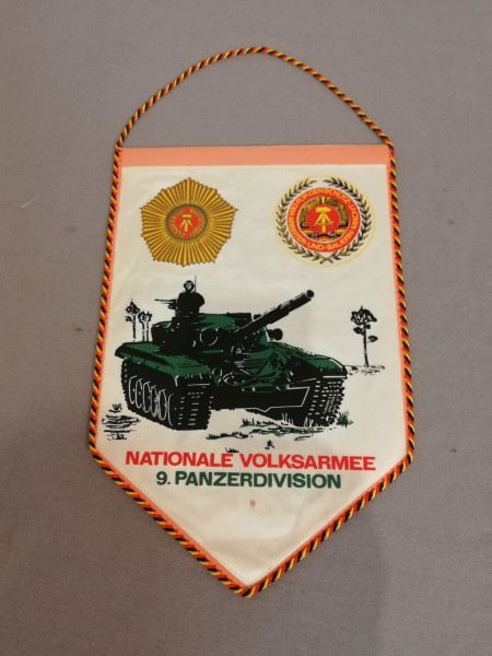 Tischfahne/ Tischwimpel DDR NVA 9.Panzerdivision "Aus dem Lied der Division "