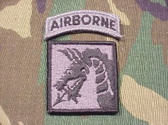 Armabzeichen 18th Airborne, Schriftzug am Abzeichen angebracht, ACU Digital