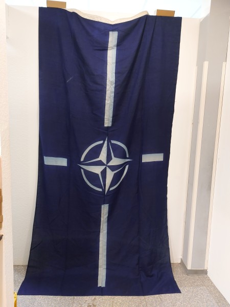 NATO Flagge Fahne Leinenstoff - Bonner Fahnenfabrik 285cm x 150cm