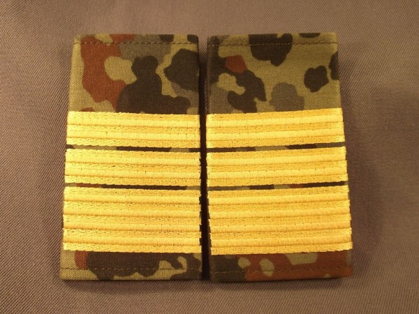 Rangschlaufen Vizeamiral, gelb auf flecktarn