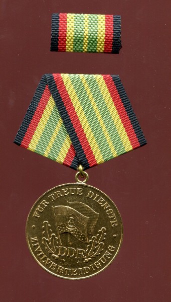 DDR Medaille für treue Dienste in der Zivilverteidigung in Gold Bartel 274b