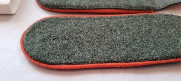 Schulterklappen Mannschaften feldgrau mit oranger Paspel Abverkauf !!