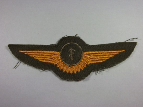 Tätigkeitsabzeichen Fliegerarzt bronze auf oliv