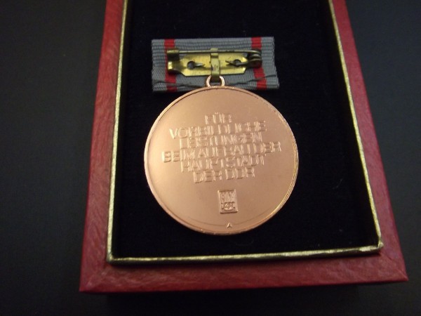 Verdienstmedaille, FDGB - Erbauer Berlins Hauptstadt der DDR, bronze
