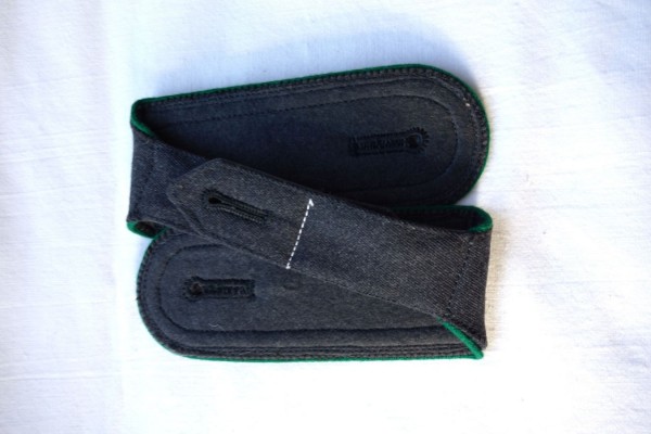 Schulterklappen, Unteroffizier, Infantrie dunkel grau mit Lasche