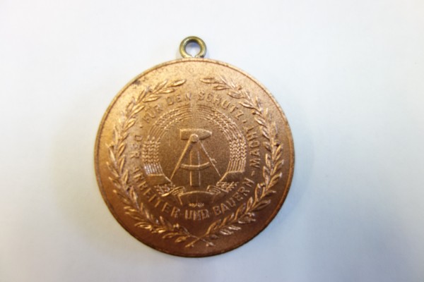 Medaille für Für Hervorragende Verdienste Nationale Volksarmee der DDR in bronze ohne Band 