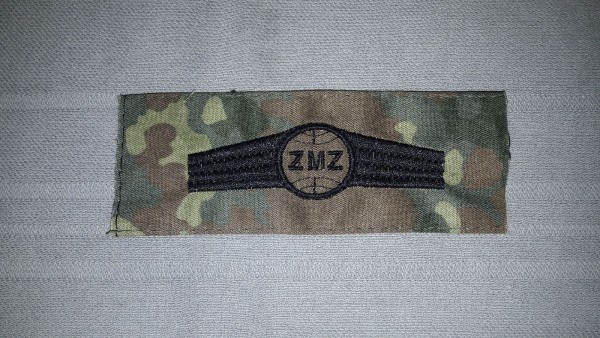 Tätigkeitsabzeichen, Zivil Militärische Zusammenarbeit schwarz auf flecktarn ZMZ