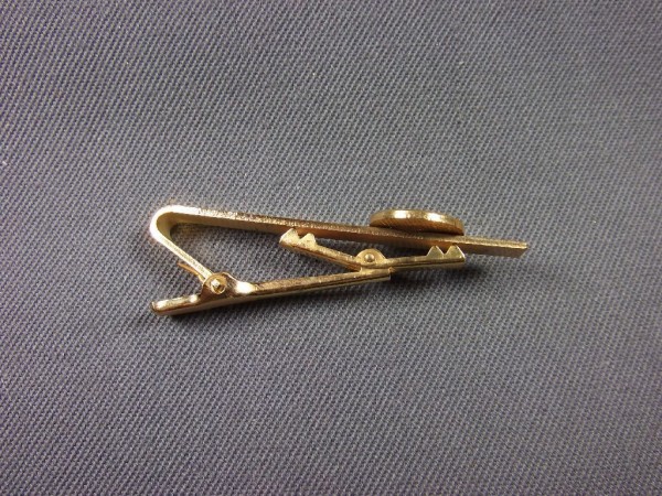 Niedersachsen: Krawattenspange mit Armabzeichen Niedersachsen alte Art grün