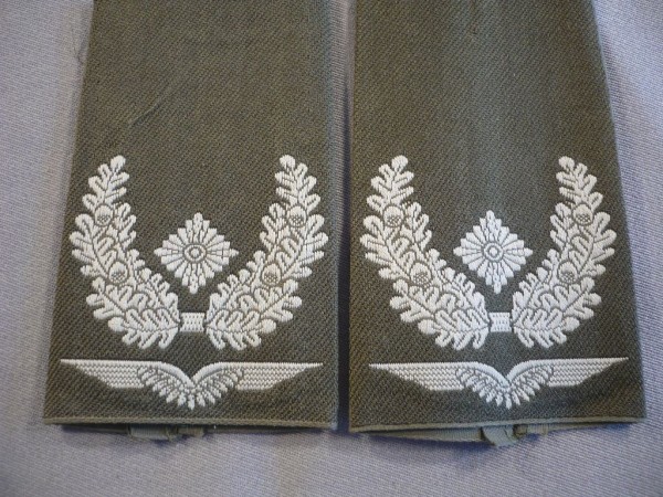 Rangschlaufen Major weiß in oliv mit Schwinge
