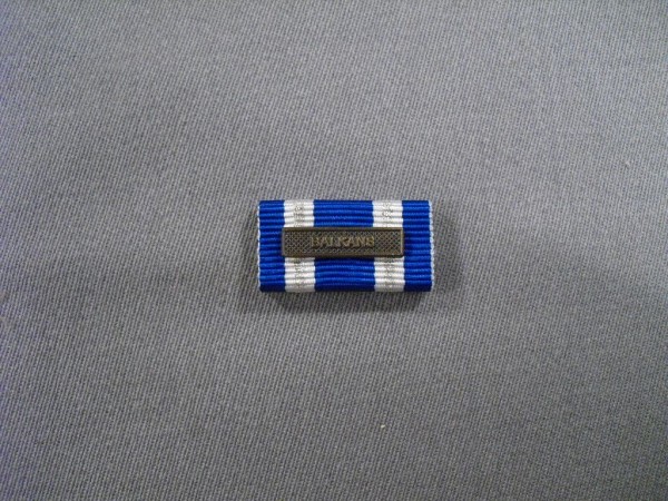 Nato- Einsatzmedaille Balkans, Bandschnalle