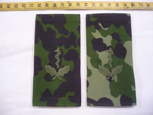 Rangschlaufen/Funktionsabzeichen für einen Physician/ Oberarzt, Äskulab mit 2 Eichenlauben auf Grüntarn