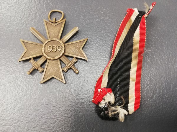 Kriegsverdienstkreuz 2.Klasse mit Schwertern, ohne Hersteller Buntmetall