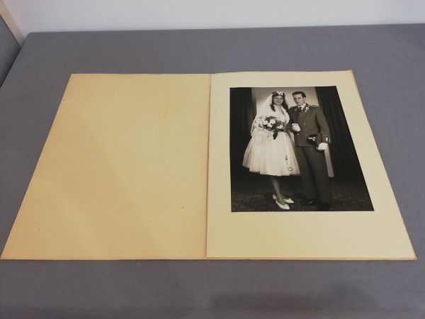 Foto Unterfeldwebel Hochzeitsfoto mit früher Schirmmütze