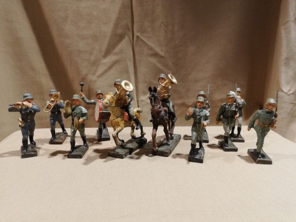 Elastolin- Soldaten 11 Stück - 2 davon mit Pferd - Hersteller Lineol Original