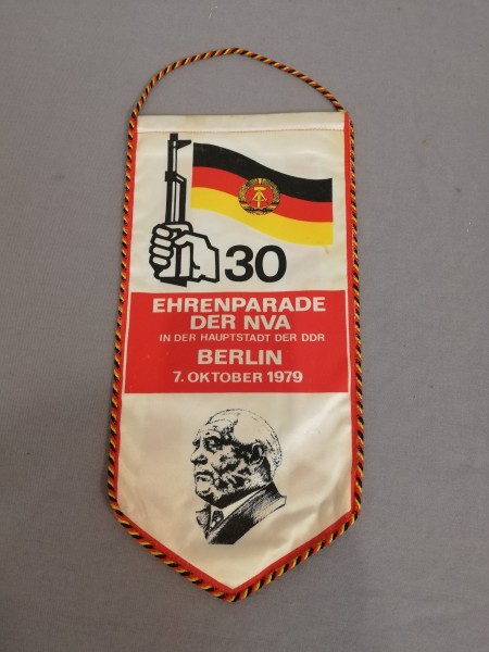 Tischfahne/ Tischwimpel DDR NVA Ehrenparade der NVA Berlin 7.10.1979