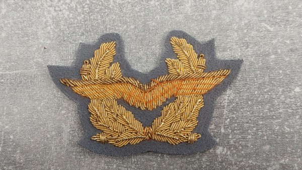 Bundeswehr Mützenkranz Luftwaffe General auf hellgrau handgestickt