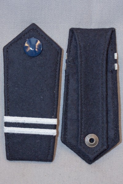 Allgemein: Schulterklappen Polizei blau, 2 Balken weiß, Druckknopf in dunkelblau glatt
