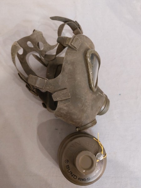 Bundeswehr Gasmaske M65 Z mit Filter und Tasche Größe 2 - Original