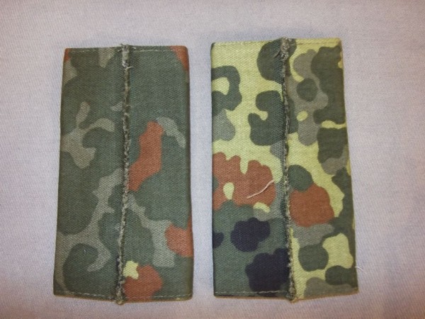 Rangschlaufen Gefreiter weiß auf flecktarn mit Schwinge