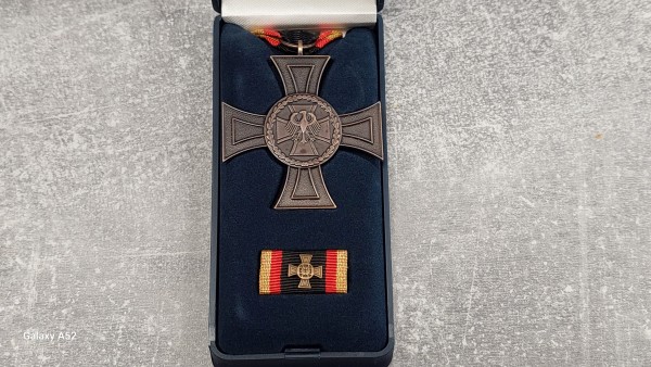 Bundeswehr Ehrenkreuz in bronze, komplett