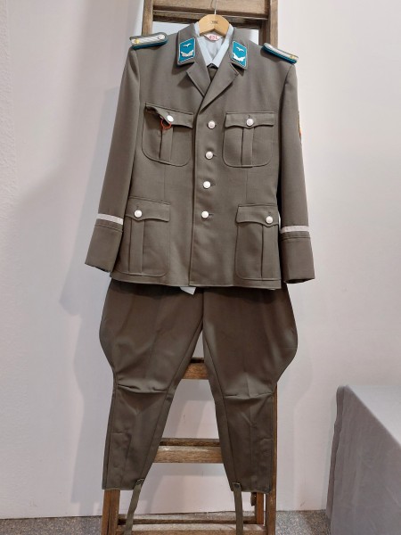 DDR Jacke, Breecheshose und Hemd Luftstreitkräfte - Fähnrich Original