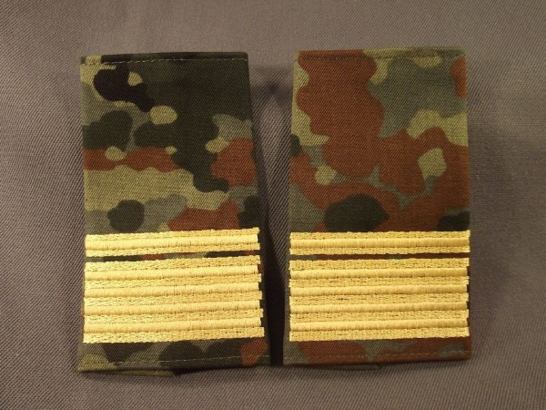 Rangschlaufen Flottilenadmiral, gelb auf flecktarn