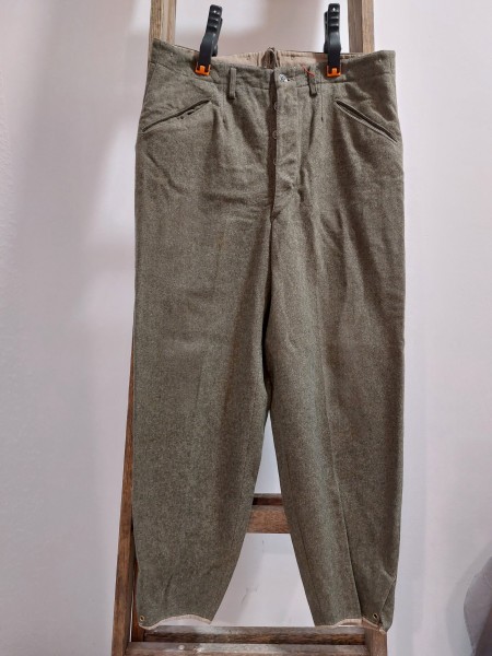 Schweden Feldhose M39 felldgrau noch ohne Seitentaschen - gestempelt Krone 1940 Größe 100U