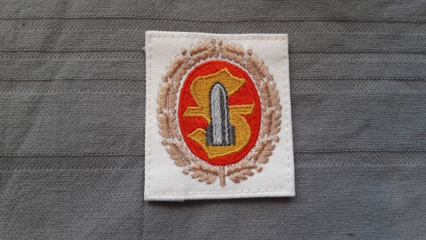 Munitionsfachpersonal, bronze bunt auf weiß maschinengestickt