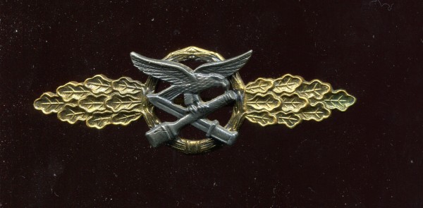 Orden 1939 / 1957 Nahkampfspange der Luftwaffe in Gold