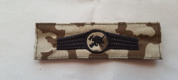 Tätigkeitsabzeichen Brandschutzpersonal in schwarz maschinengestickt auf wüstentarn tropentarn