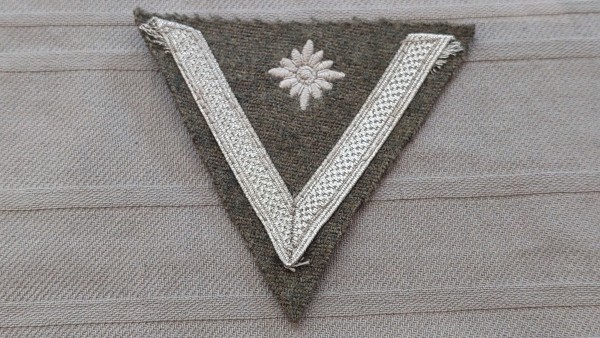 Dienstgradabzeichen Waffen XX Oberschützenstern mit Gefreiter/ Gefreitenwinkel