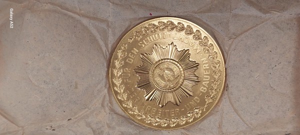 Medaille DDR - Für den Schutz der Arbeiter und Bauern Macht -